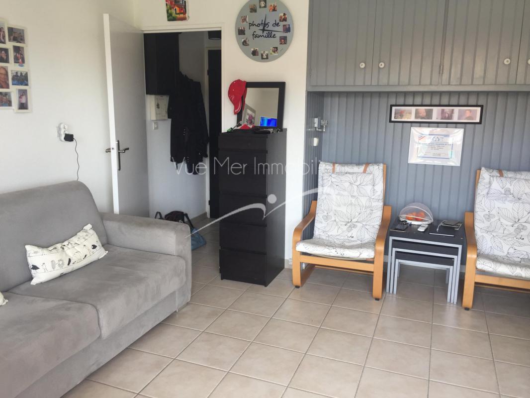 A vendre Appartement T1  Bormes Les Mimosas, à 400m de la plage de La Favère. Garage