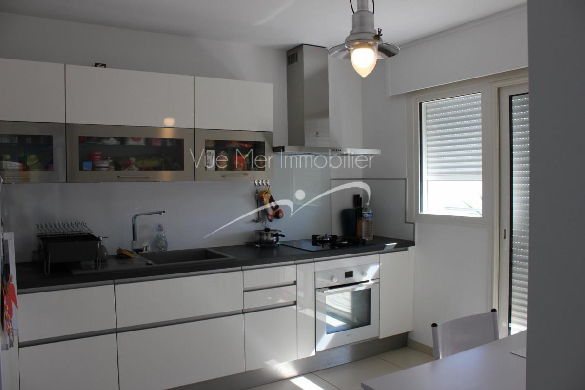 Villa avec superbe Vue Mer à vendre. terrain plat. Proche activités