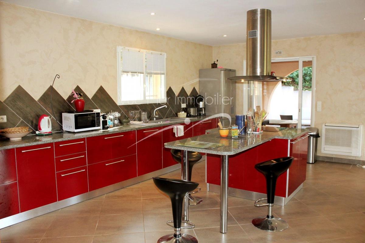 Propriété récente au Cap Bénat de 180m² habitables à vendre.