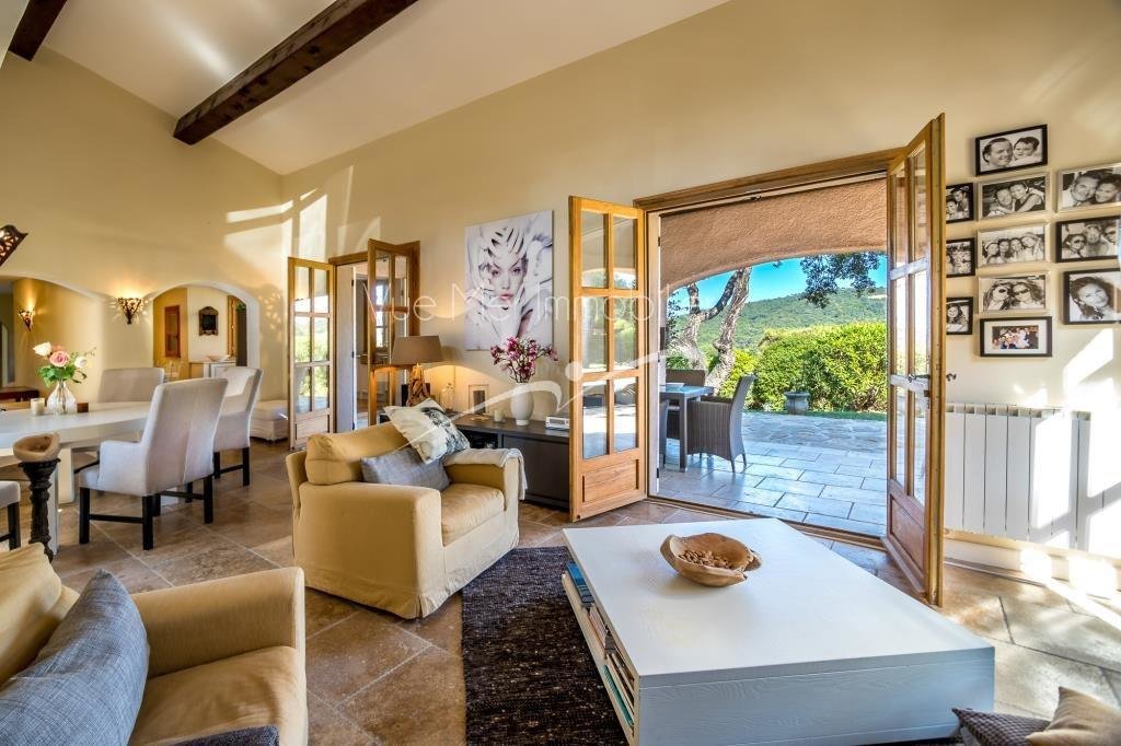 VENDU Propriété à Borme-Les-Mimosas Proche Cabasson ! Grand terrain, belle piscine Bormes les Mimosas  