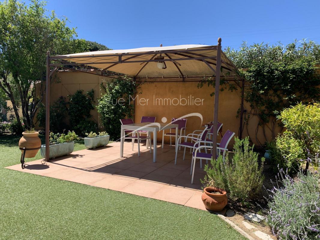 BORMES mais proche du centre ville du Lavandou - VILLA AVEC PISCINE AU CALME