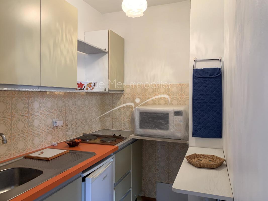 STUDIO PETIT PRIX  ! PLEIN CENTRE LE LAVANDOU CENTRE VILLE