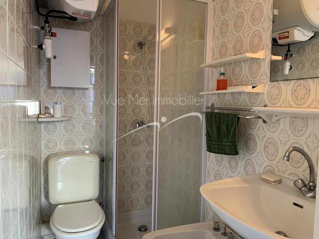 STUDIO PETIT PRIX  ! PLEIN CENTRE LE LAVANDOU CENTRE VILLE