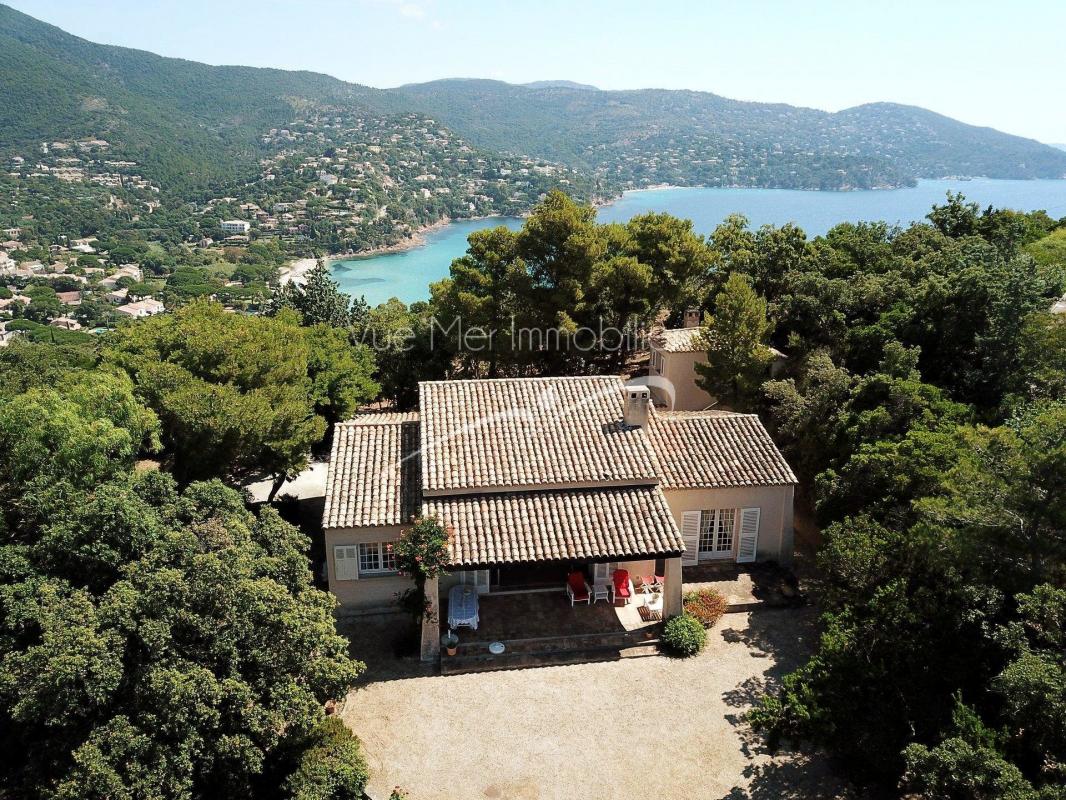 VENDU EN 2021 Propriété Cap Nègre / Cavalière. Magnifique vue mer. Domaine sécurisé. proche plage Cavalière Domaine du Cap Nègre domaine fermé Vue panoramique