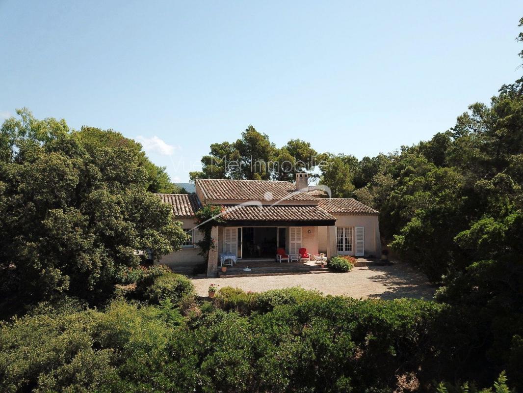VENDU EN 2021 Propriété Cap Nègre / Cavalière. Magnifique vue mer. Domaine sécurisé. proche plage Cavalière Domaine du Cap Nègre domaine fermé Vue panoramique