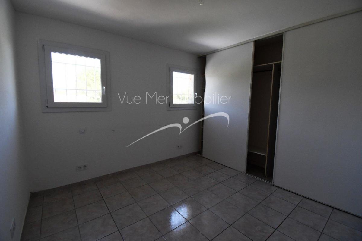 Chambre avec placards