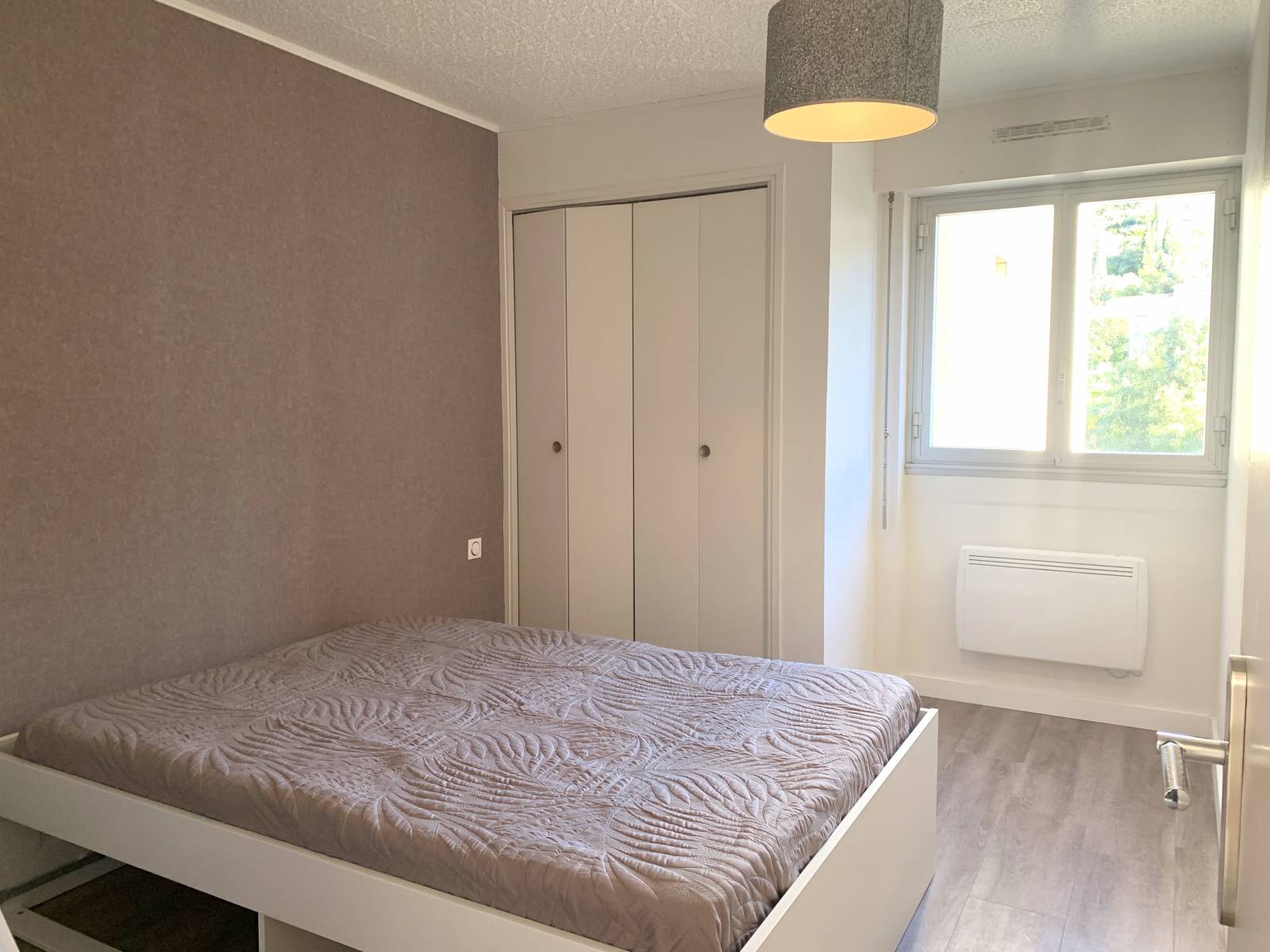 T3 TERRASSE VUE DEGAGEE A 100 M CENTRE VILLE LE LAVANDOU