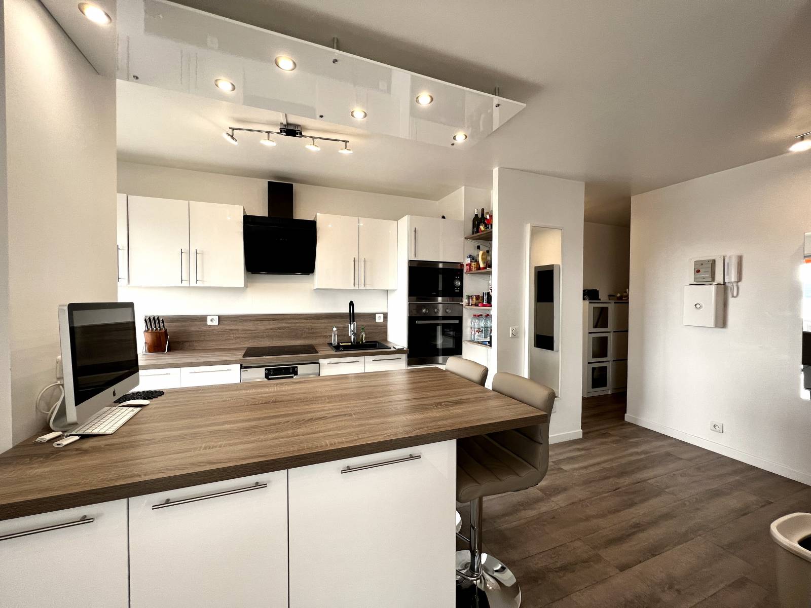 T3 TERRASSE VUE DEGAGEE A 100 M CENTRE VILLE LE LAVANDOU