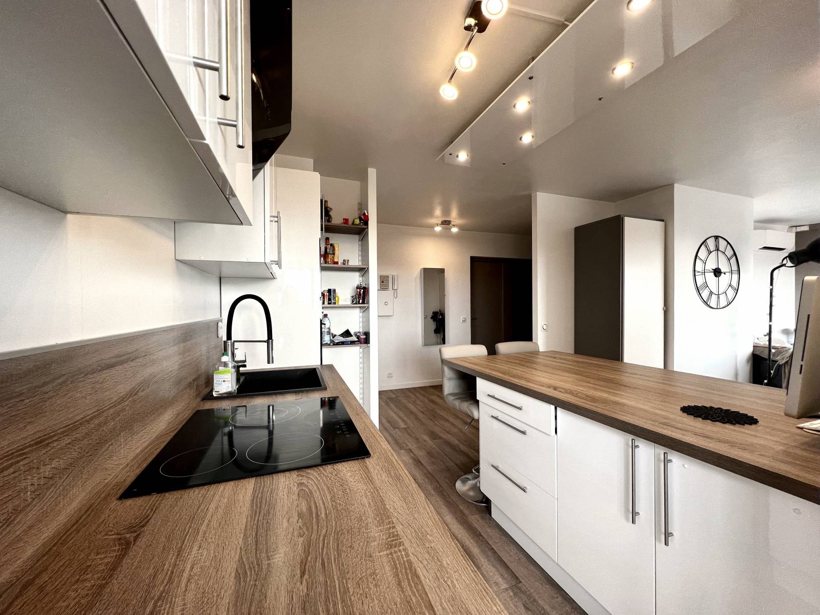 T3 TERRASSE VUE DEGAGEE A 100 M CENTRE VILLE LE LAVANDOU