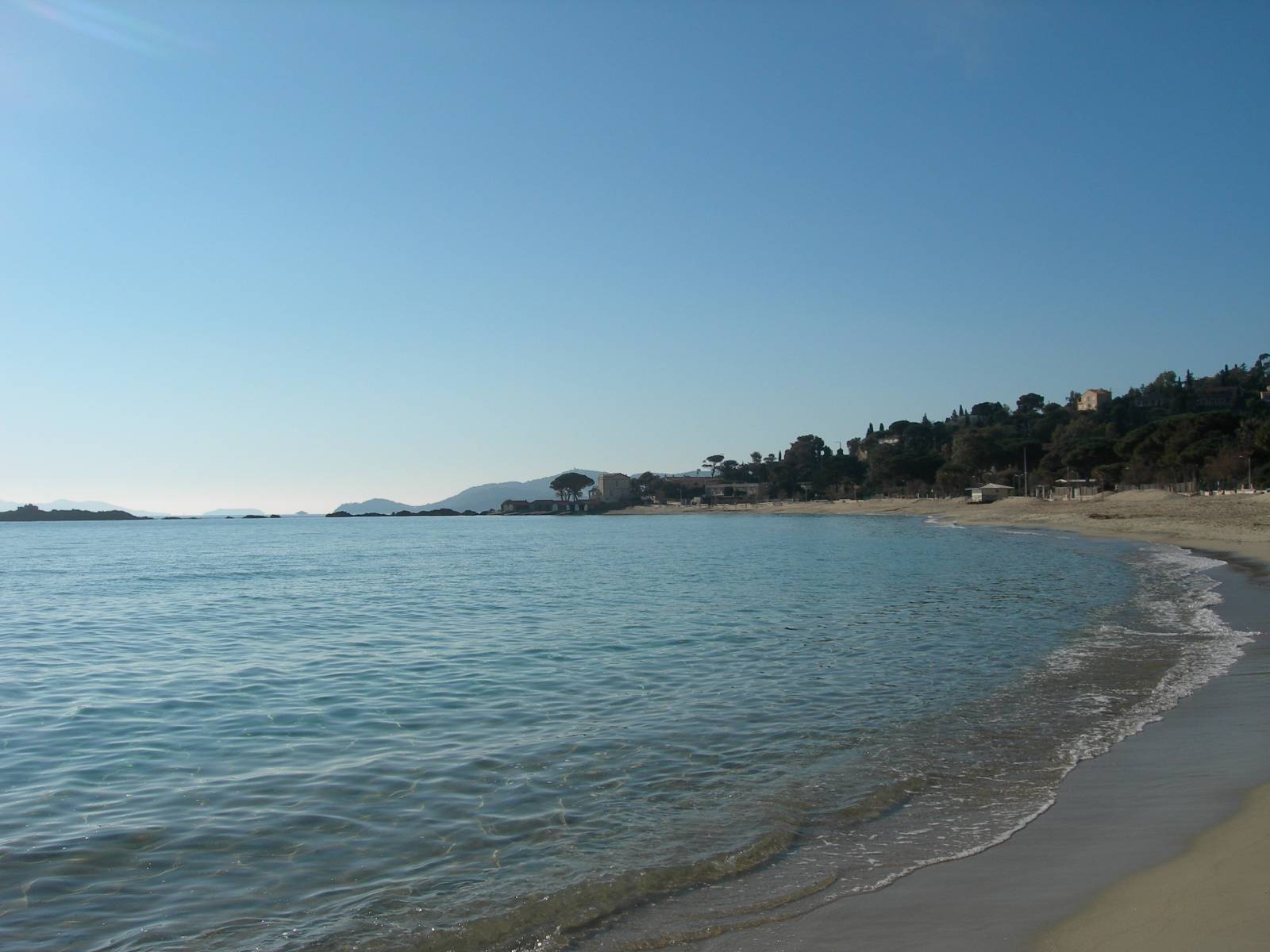villa proche plage pieds dans l'eau au Lavandou