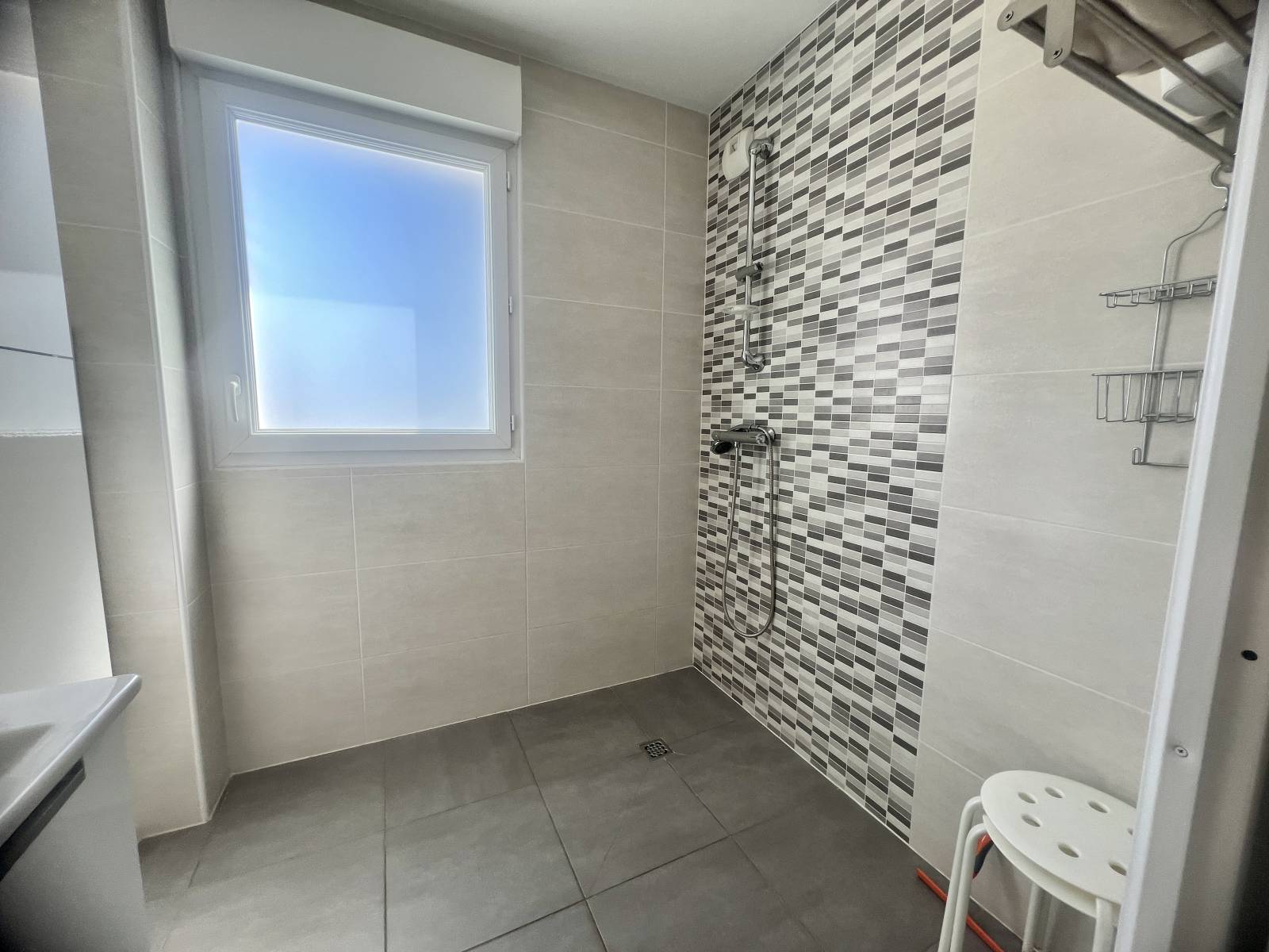 LUMINEUX T3 + PARKING - CENTRE VILLE DU LAVANDOU