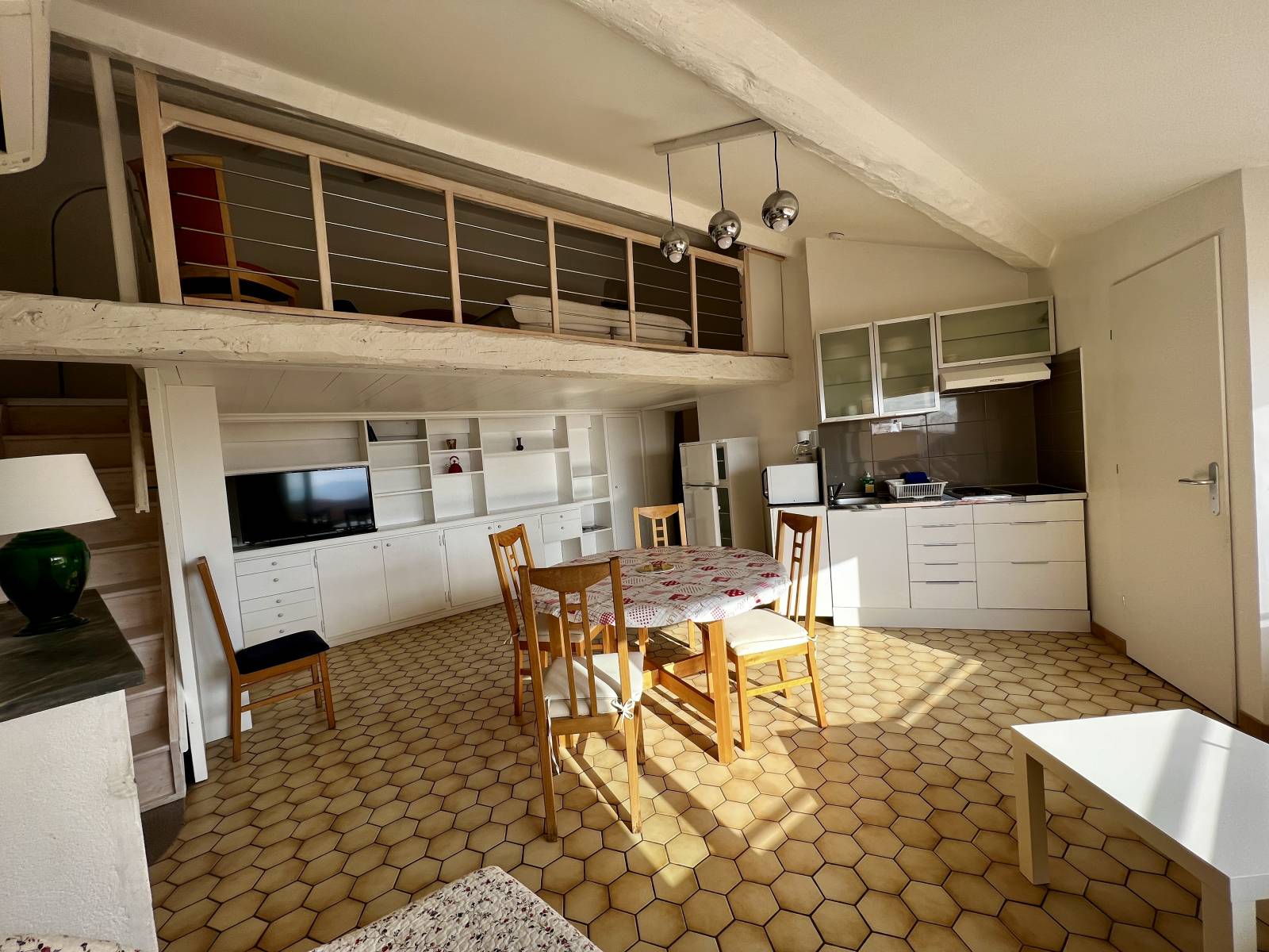 2 APPARTEMENTS BORMES LES MIMOSAS VILLAGE MEDIEVAL 