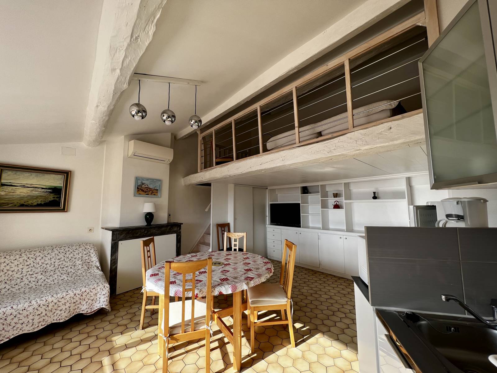 2 APPARTEMENTS BORMES LES MIMOSAS VILLAGE MEDIEVAL 