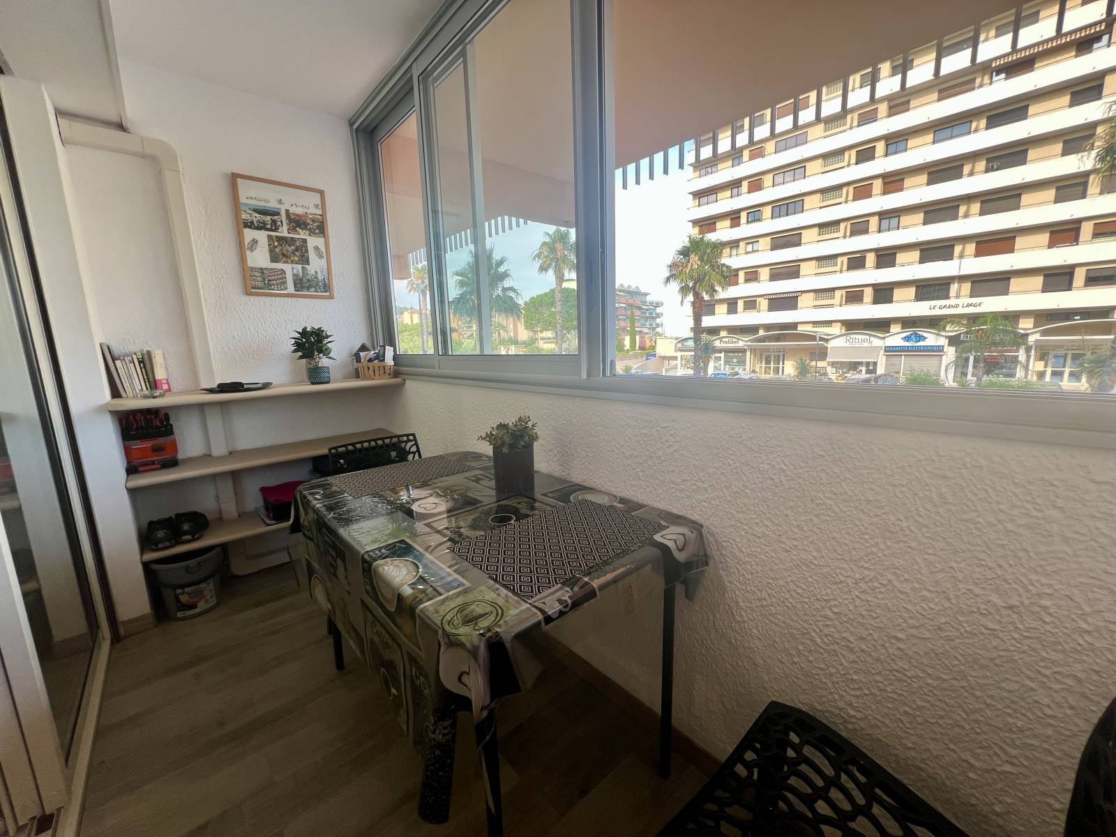 Grand Studio Traversant – Entièrement Rénové, Équipé et Meublé – À 100 m de la Plage