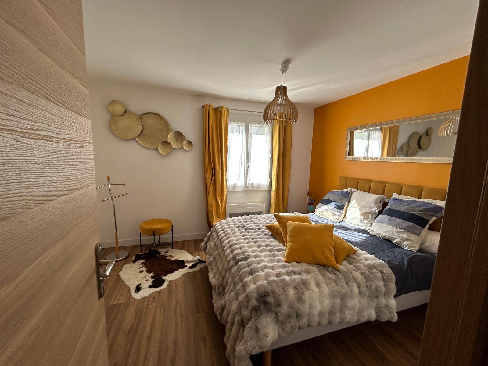 Villa de plain-pied au calme avec piscine et terrain de 700 m²