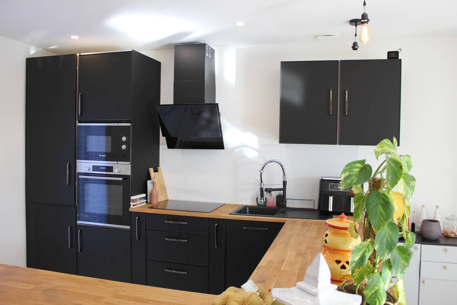 Villa de plain-pied au calme avec piscine et terrain de 700 m²