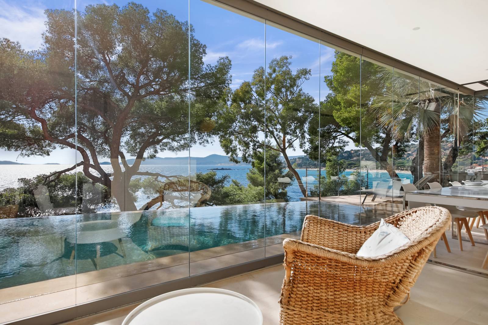 villa pieds dans l'eau à vendre - estimation au Lavandou Gaou bénat Cap Bénat