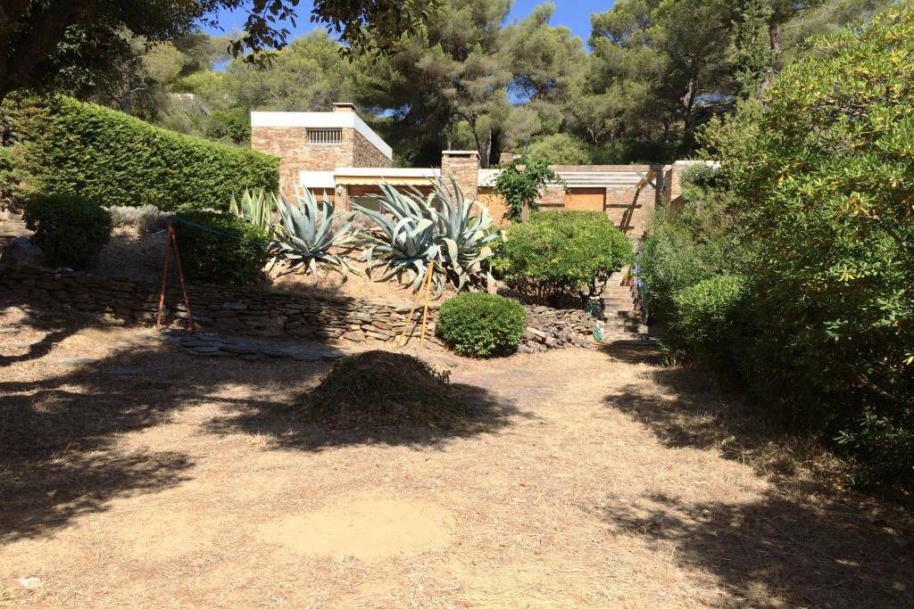 Villa à vendre avec domaine sécurisé , plage privée à Bormes les Mimosas