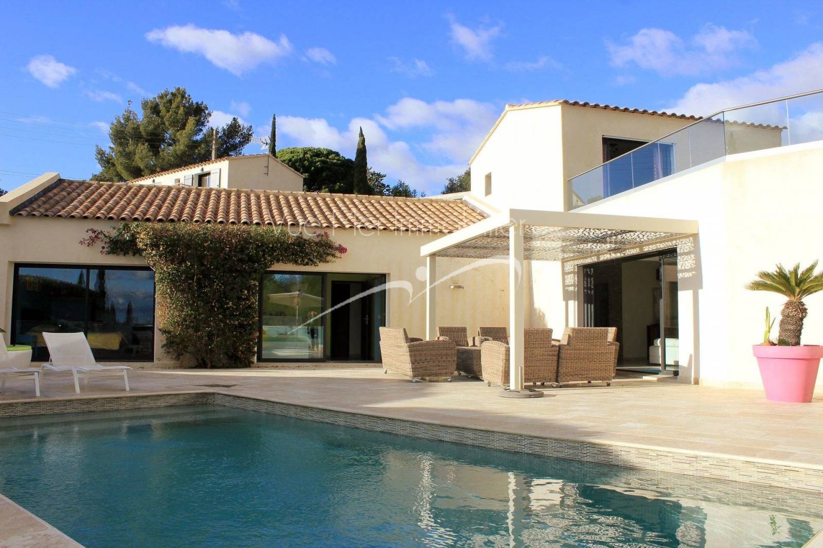 villa piscine vue mer le lavandou