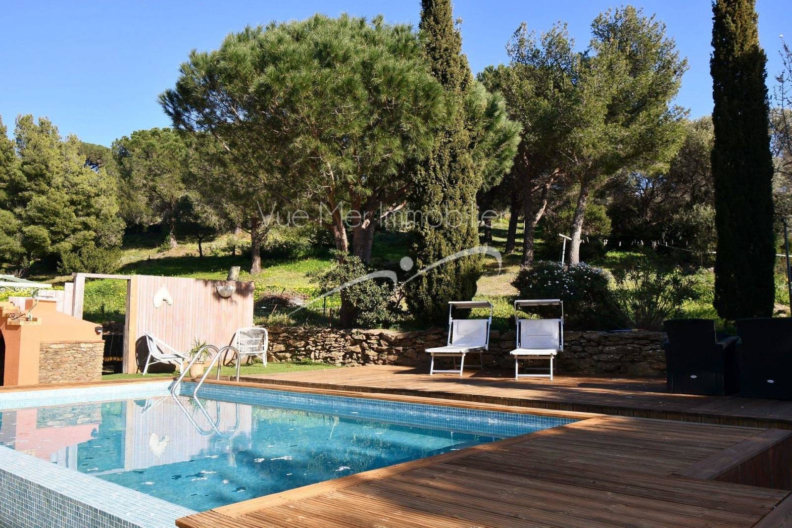 piscine ensoleillée