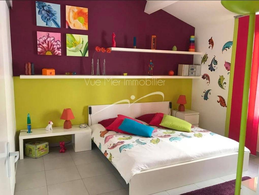 85 m² de standing au coeur du village LAVANDOU 83980 centre ville