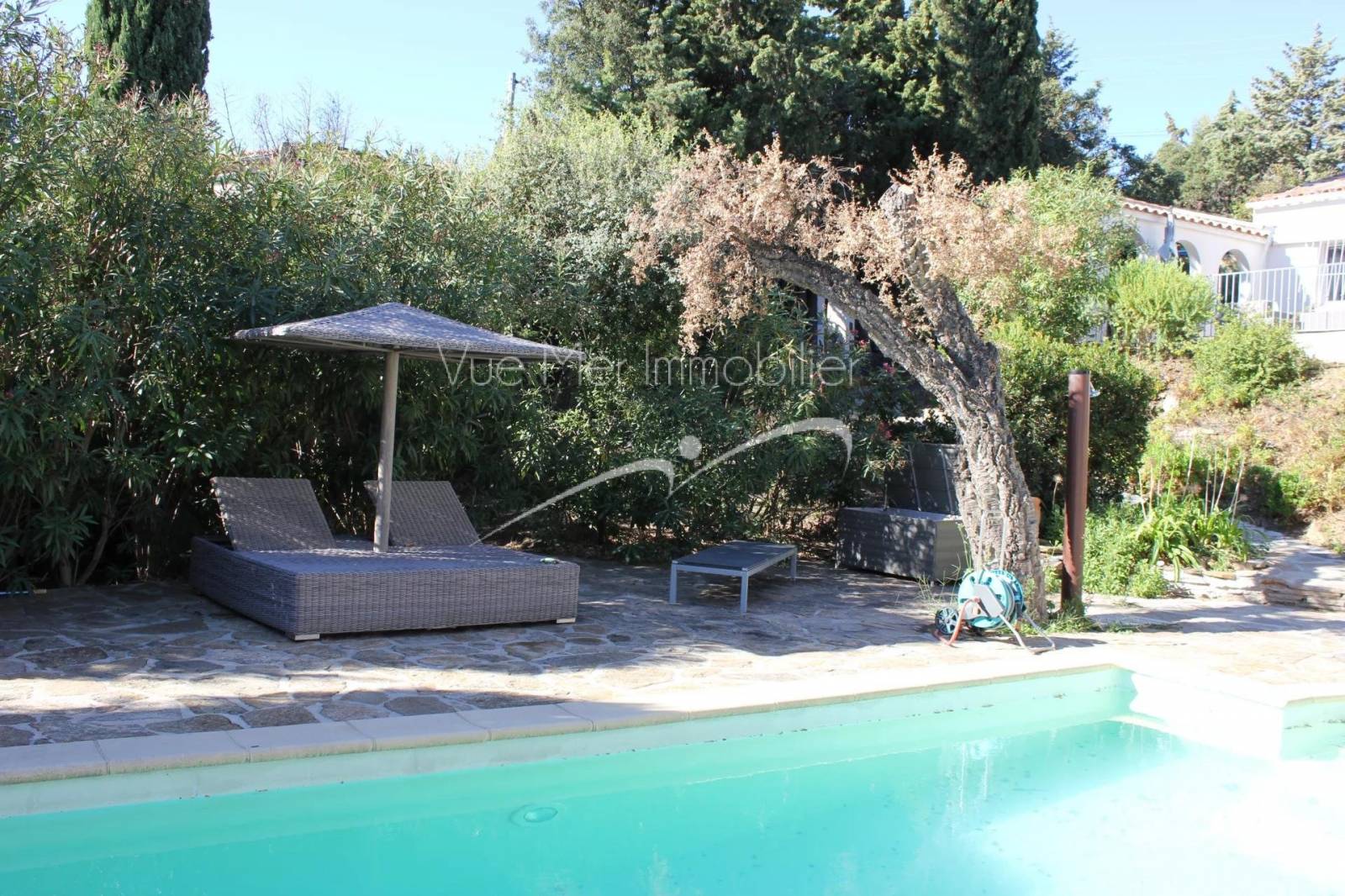 maison avec piscine au lavandou