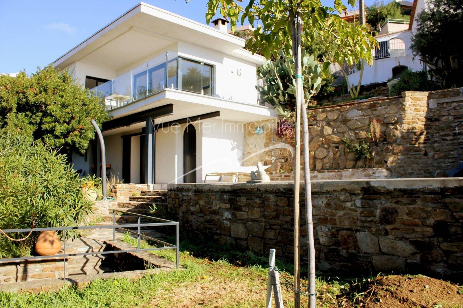 villa lumineuse et rénovée a vendre le lavandou