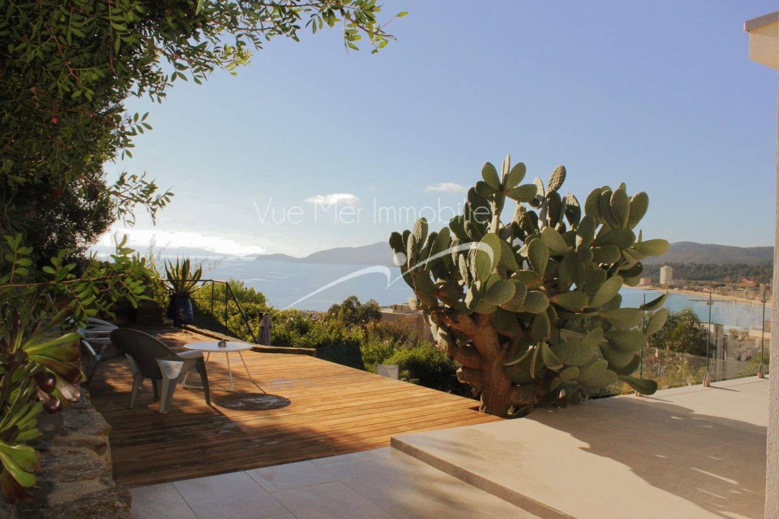 villa proche centre ville à vendre le lavandou