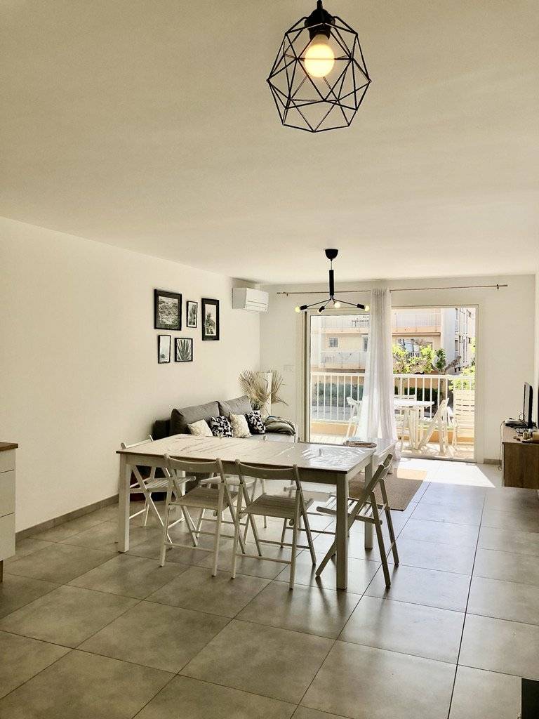 Appartement 3 pièces meublé avec piscine LE LAVANDOU  Plage et commodités à pied