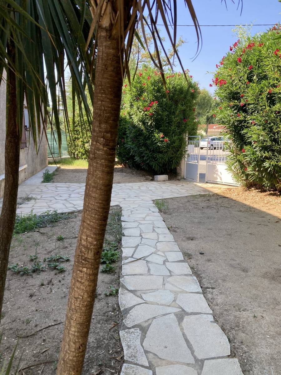 3 PIECES AVEC JARDIN LE LAVANDOU