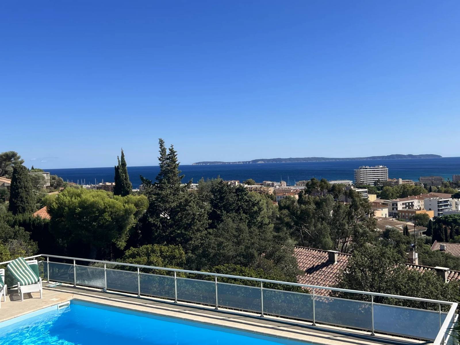 À vendre, villa avec vue mer et piscine, proche centre-ville, LE LAVANDOU