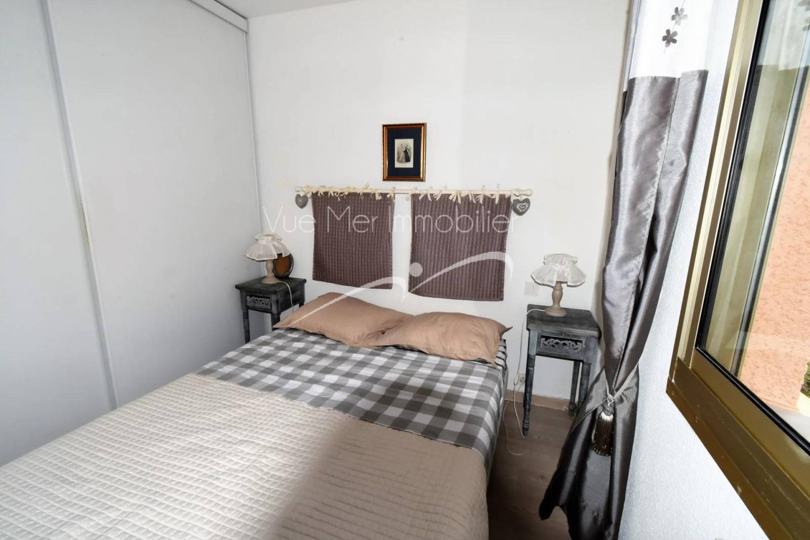 Chambre avec placards