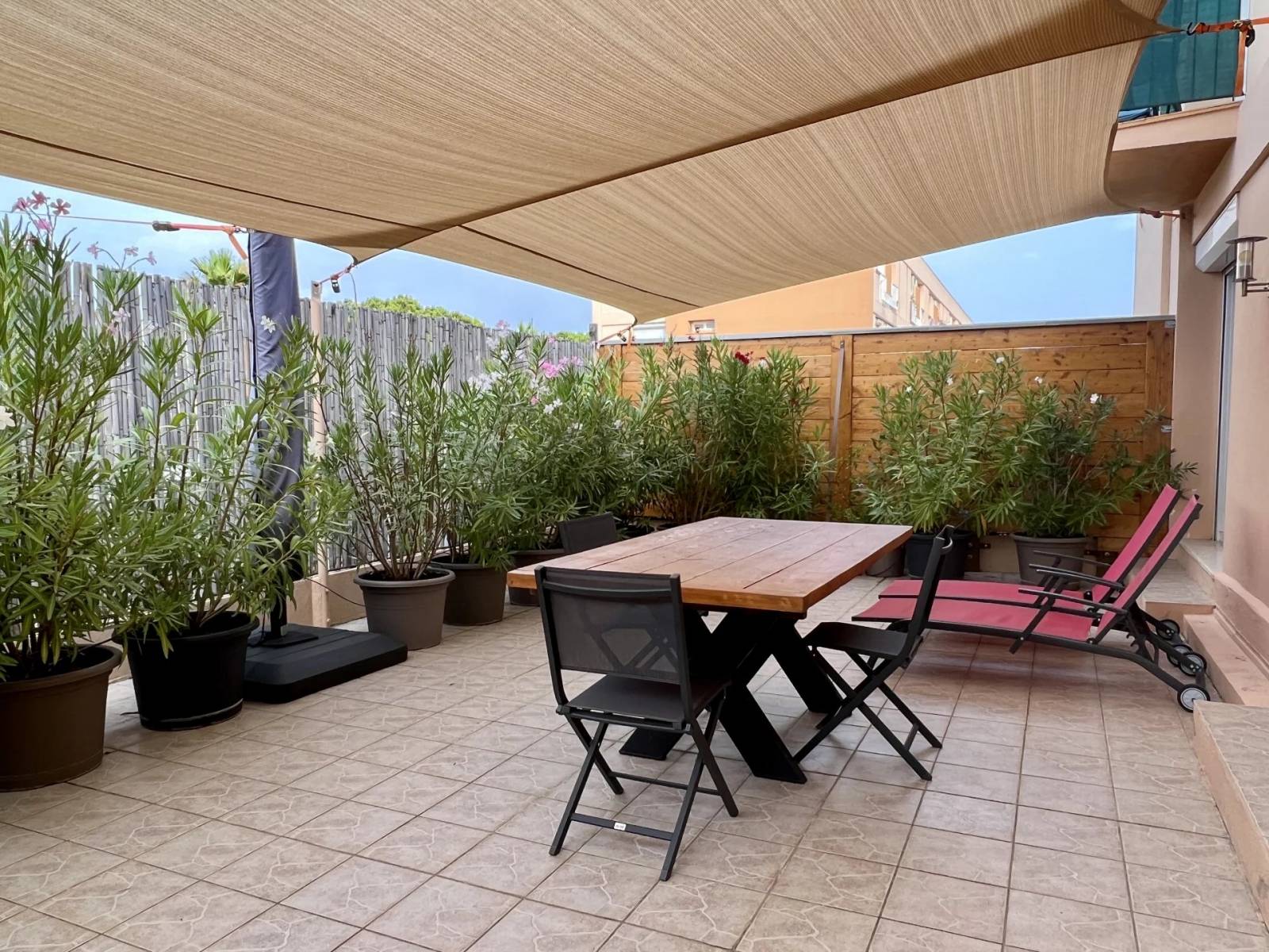 Appartement CENTRE VILLE 500m de la PLAGE LE LAVANDOU CENTRE VILLE TERRASSE de 50 m² + CAVE de 4 m²