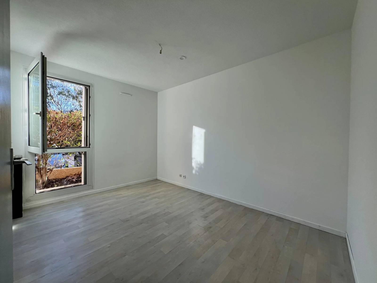 REZ DE JARDIN HYERES CLINIQUE SAINTE MARGUERITE