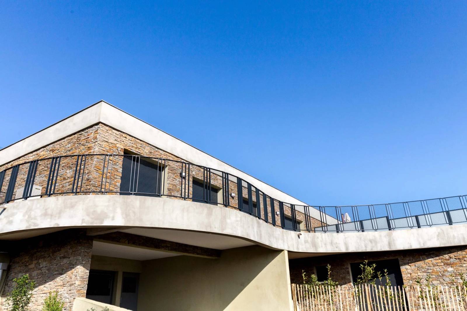 grand appartement à vendre standin avec piscine dans le var