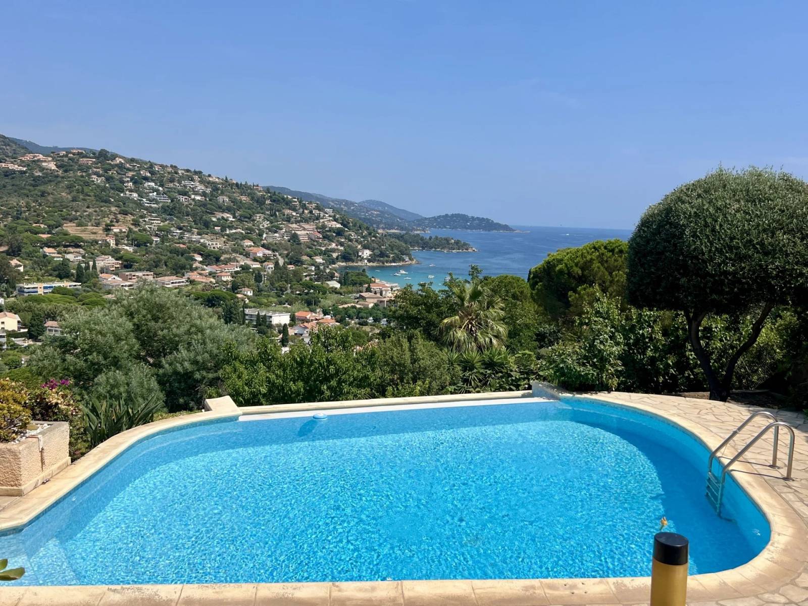 Vue panoramique, piscine, garage. SAINT-CLAIR - LE LAVANDOU