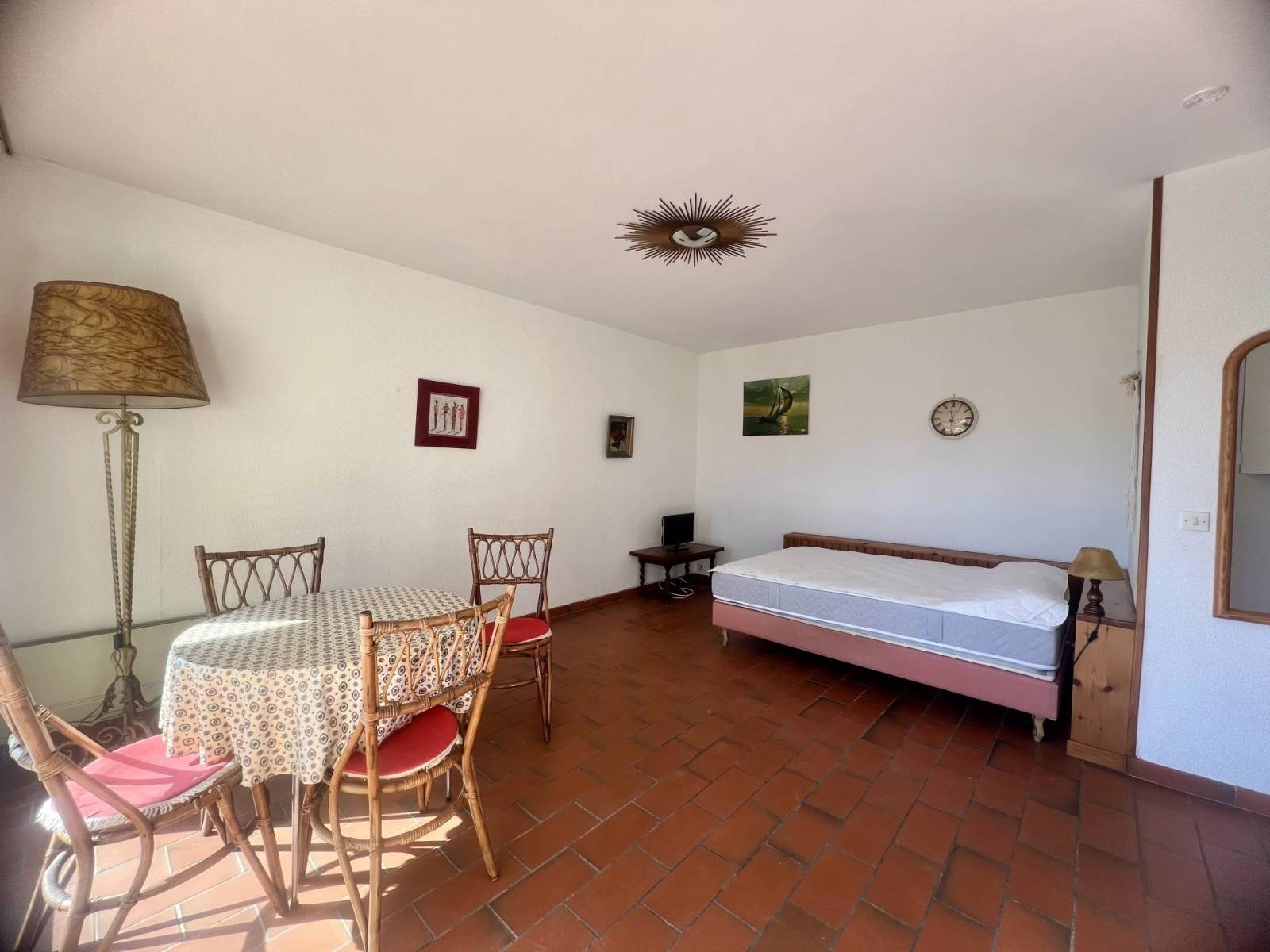 grand studio à vendre au Lavandou