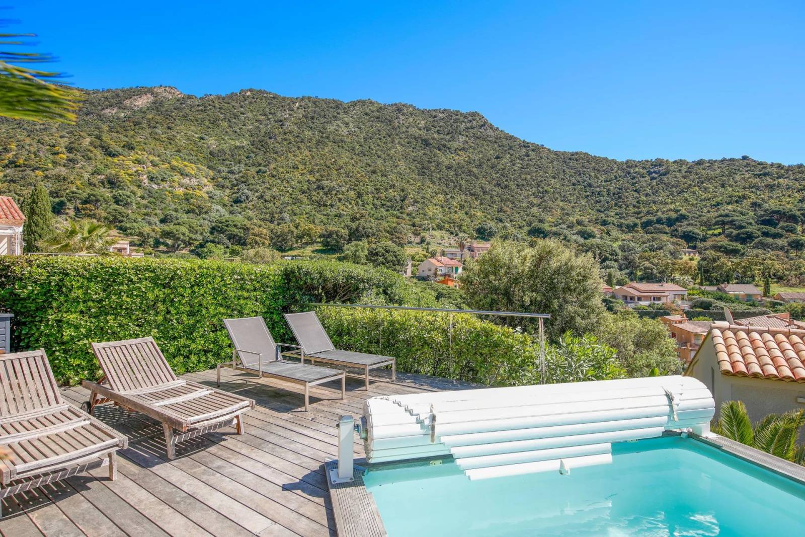 villa avec piscine succession agence immobilière