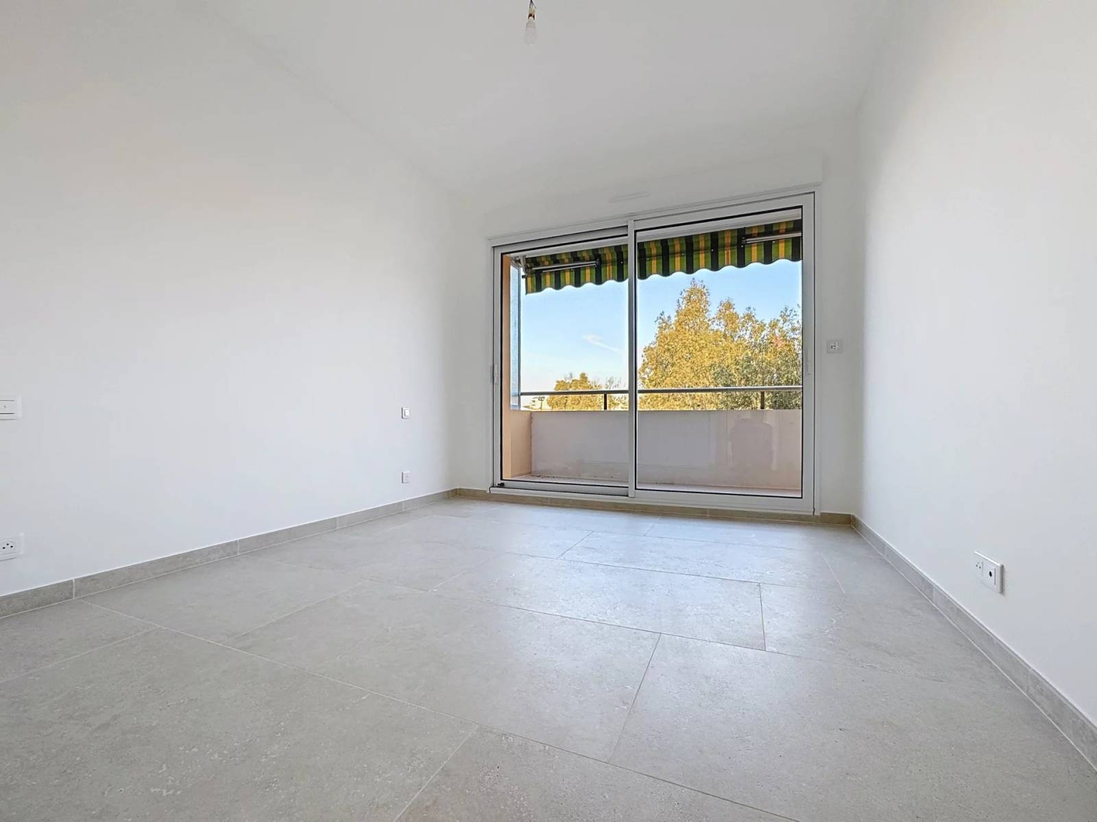 T3 DE 87m2 - VUE MER - A 50M DE LA PLAGE - PARKING