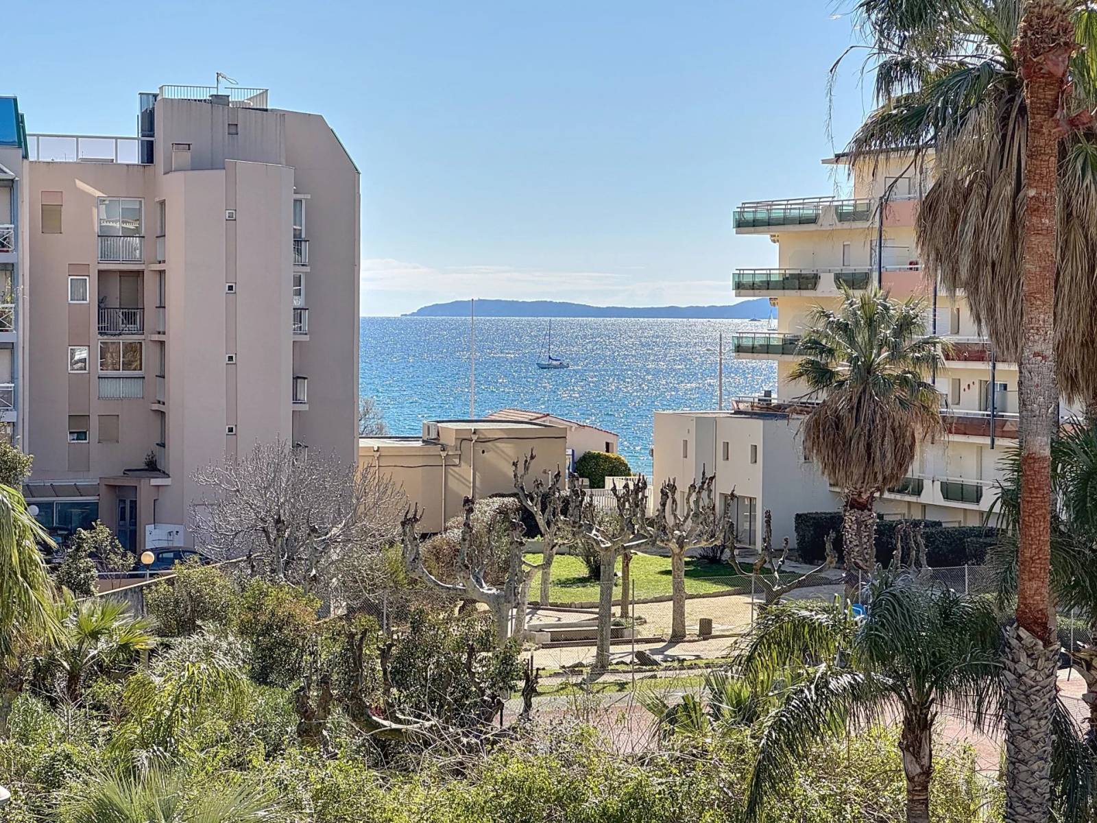 T3 DE 87m2 - VUE MER - A 50M DE LA PLAGE - PARKING