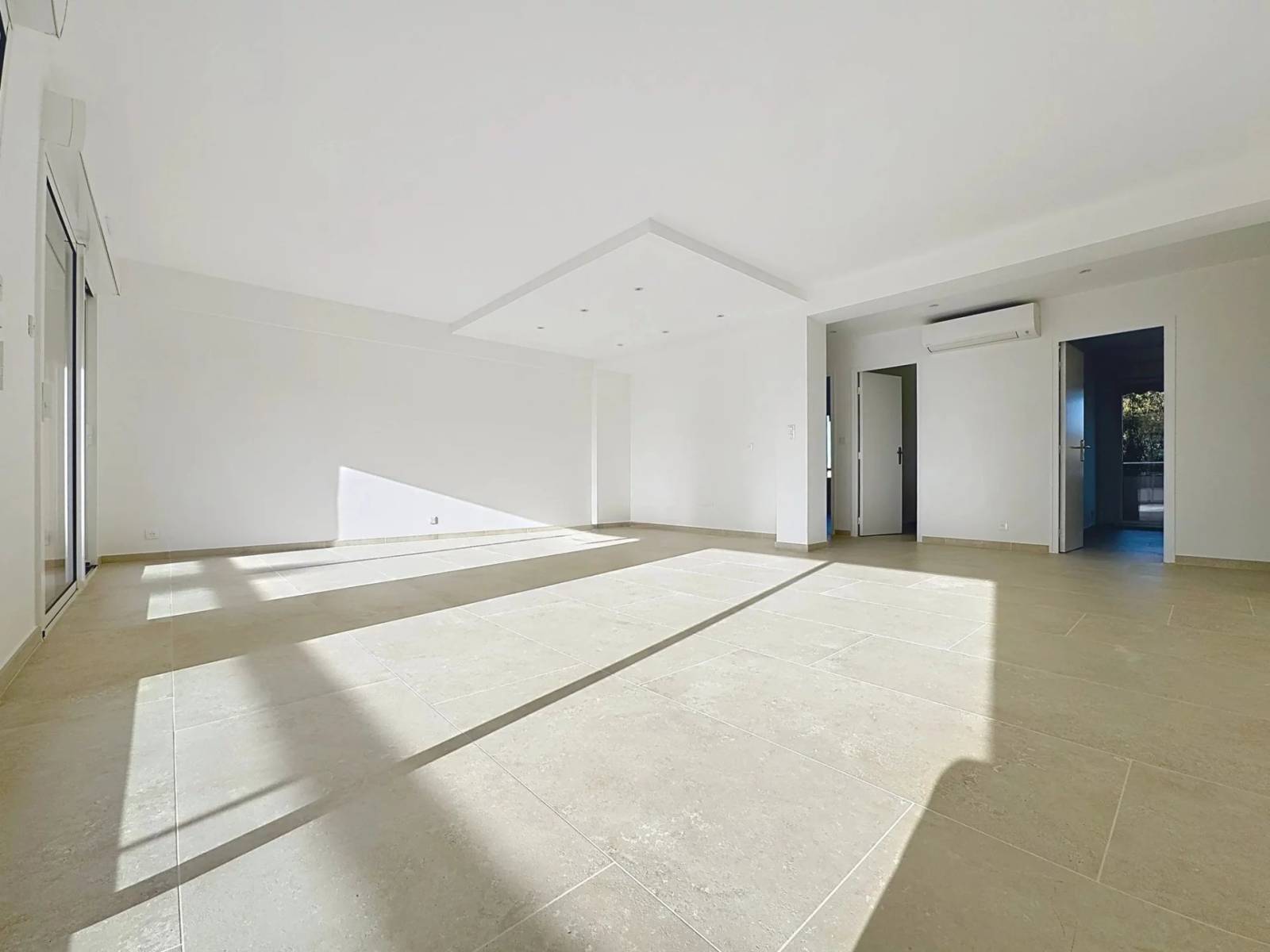 T3 DE 87m2 - VUE MER - A 50M DE LA PLAGE - PARKING