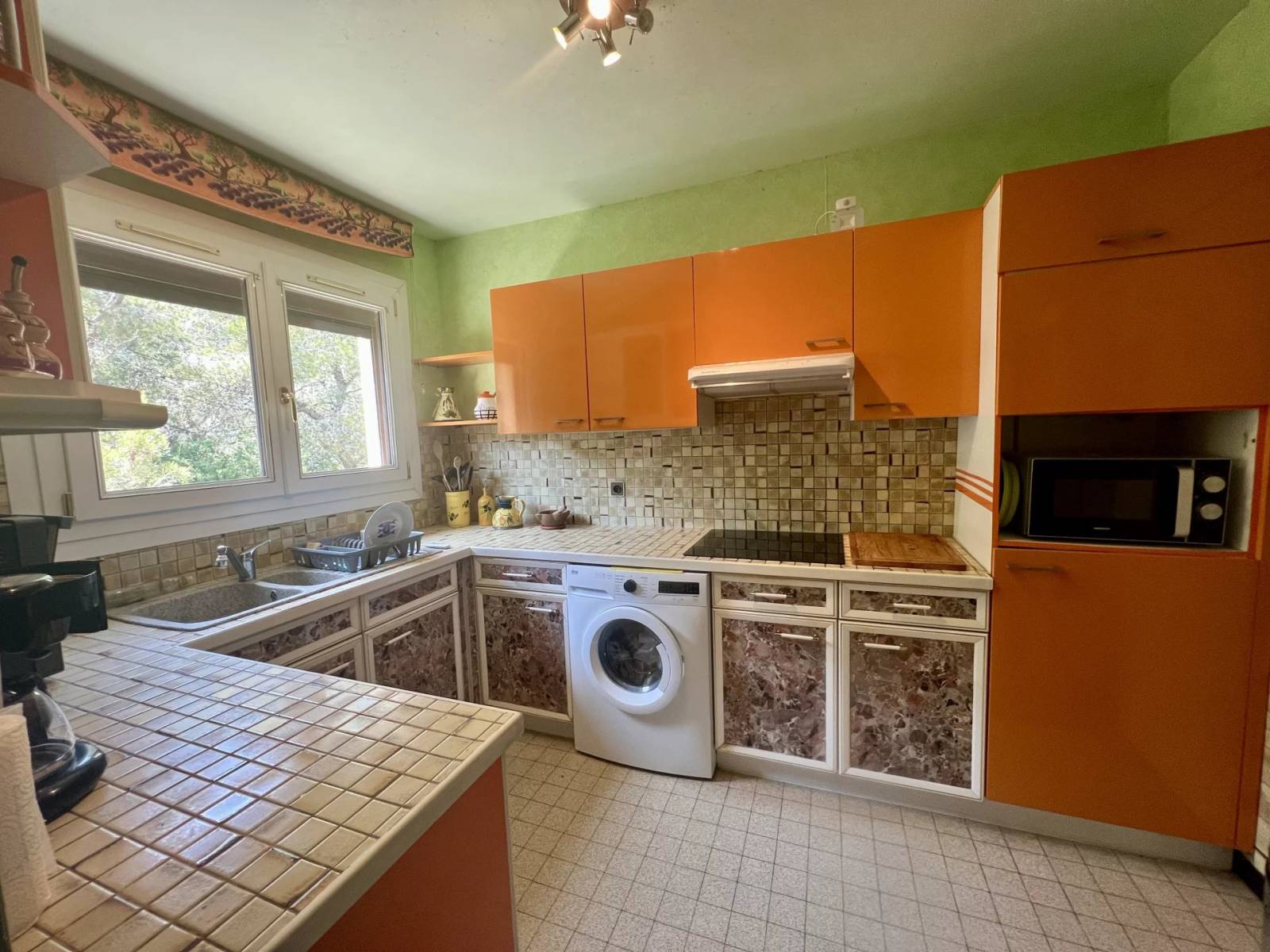 a vendre appartement de 63 m² avec vue mer dans résidence avec piscine et parc.