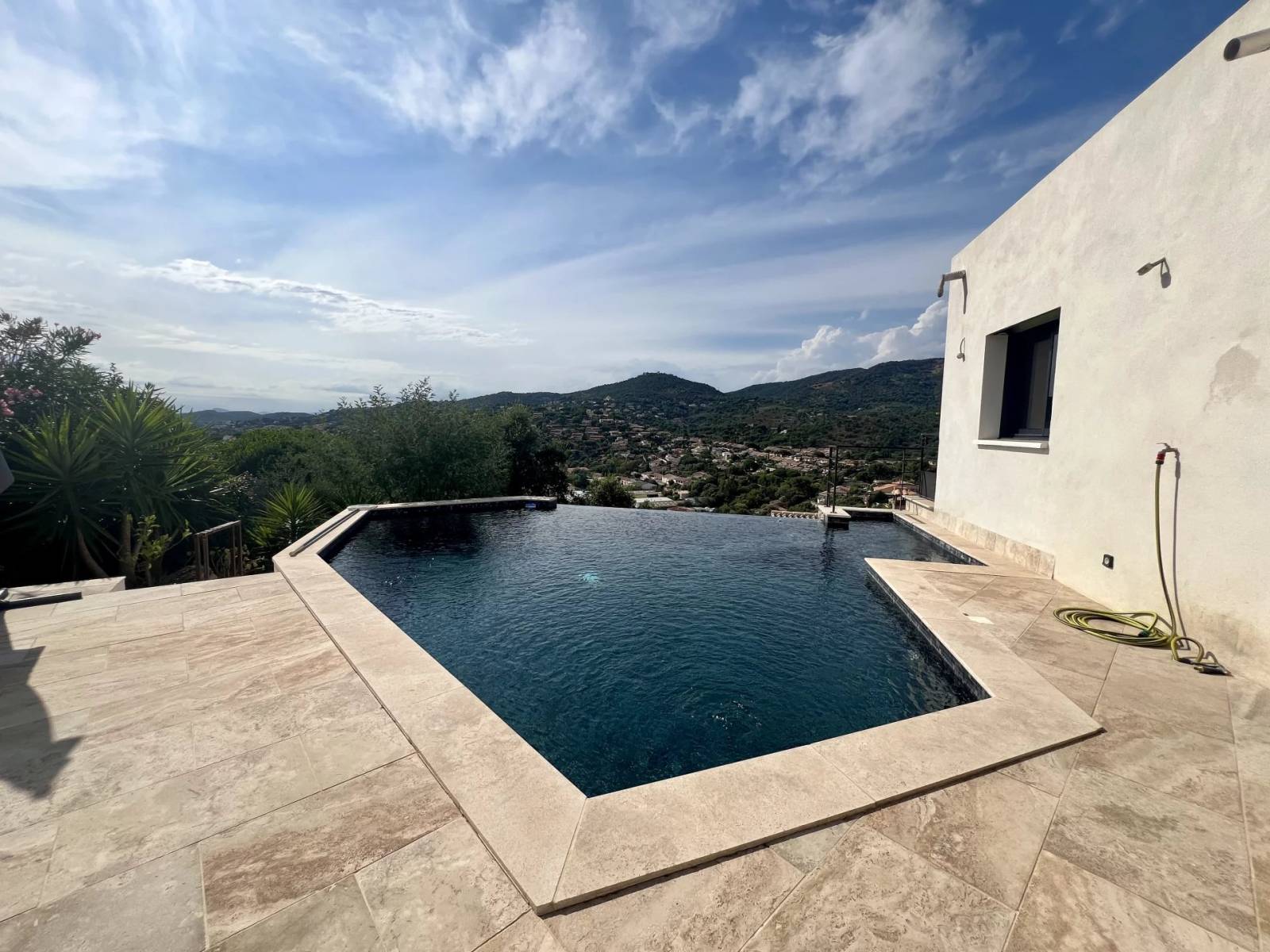 Un joyau d’exception au cœur de la Provence - PISCINE