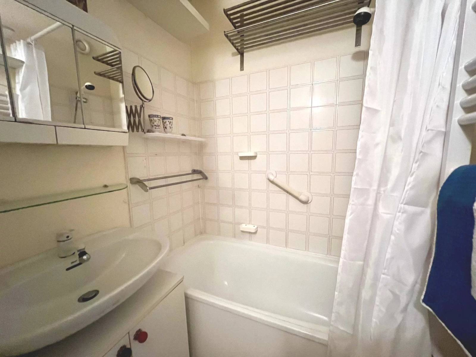 SAINT JAMES - HYPER CENTRE - PLAGE 150 M - 25,37m2