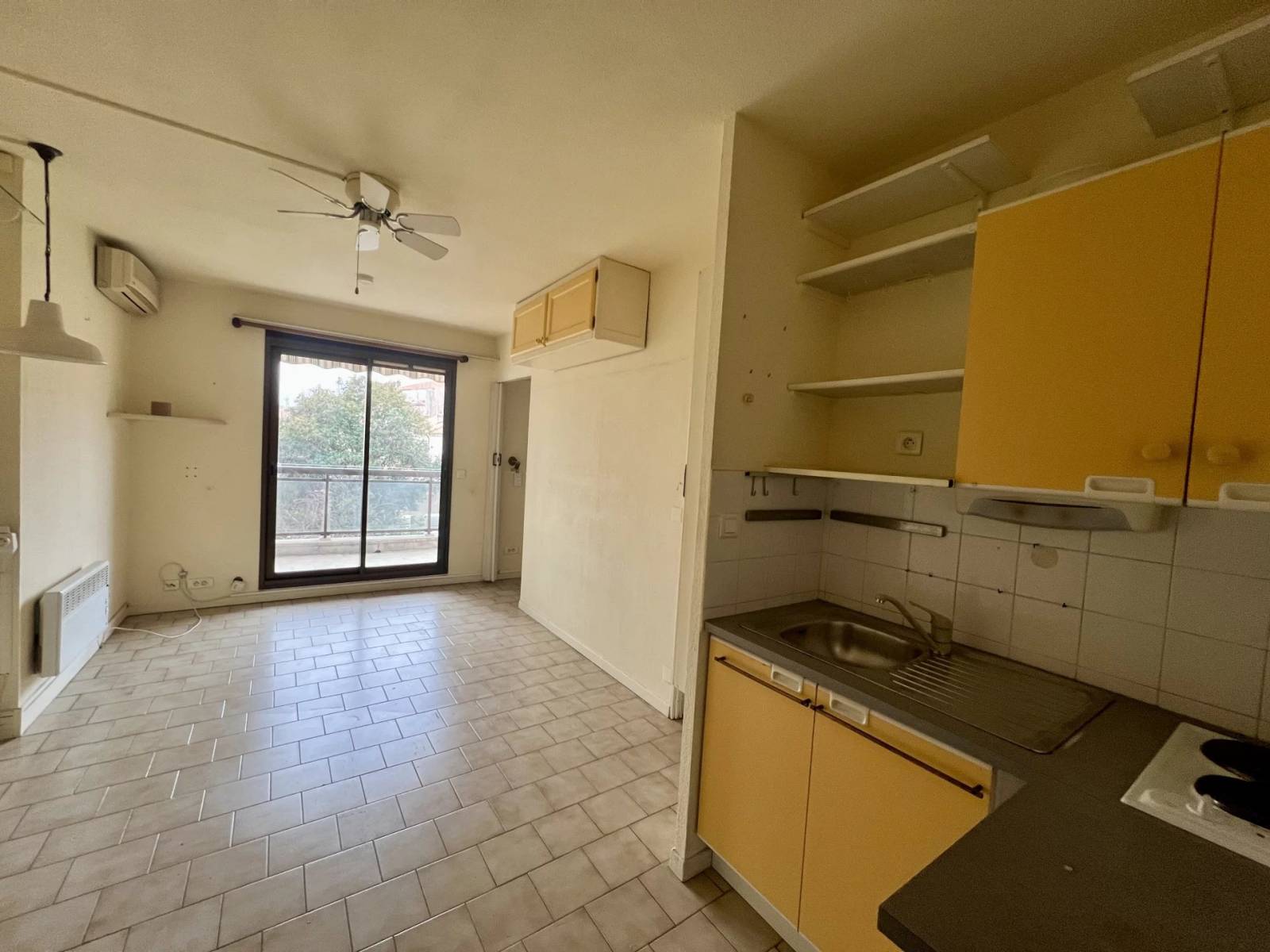 SAINT JAMES - HYPER CENTRE - PLAGE 150 M - 25,37m2