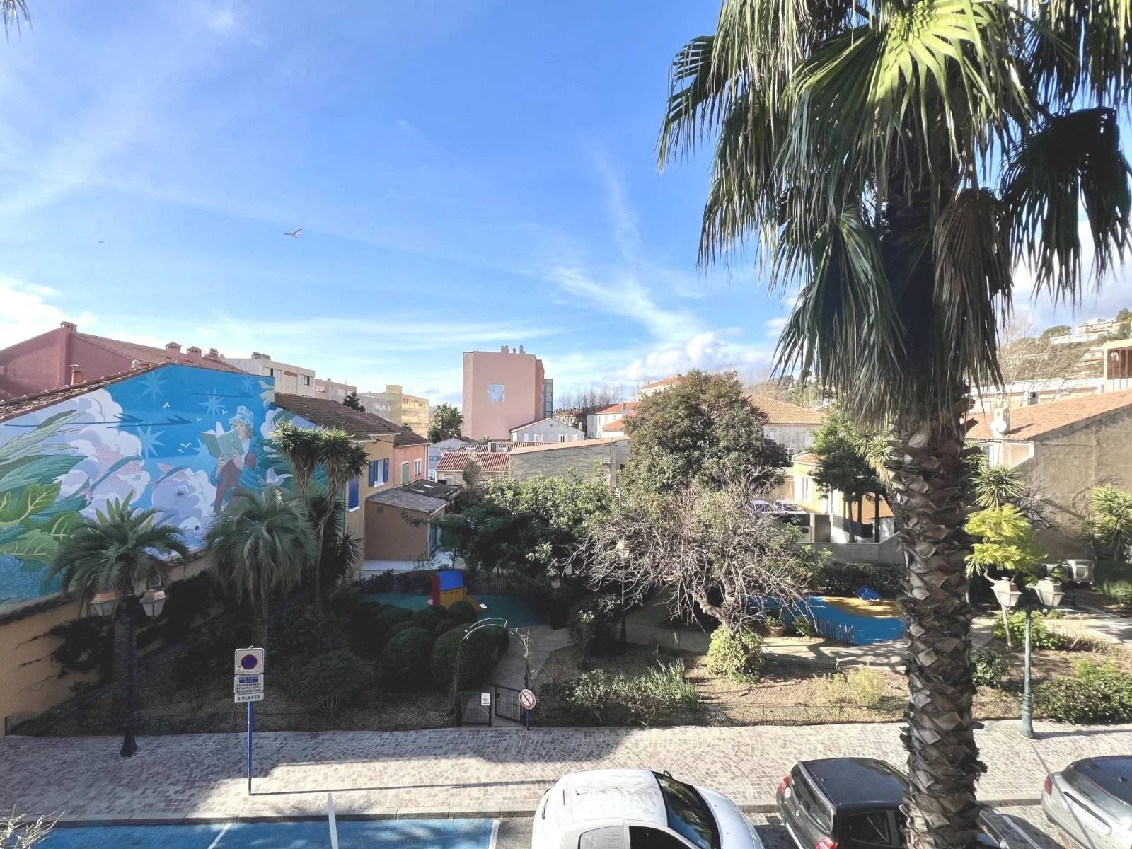 SAINT JAMES - HYPER CENTRE - PLAGE 150 M - 25.93 m²