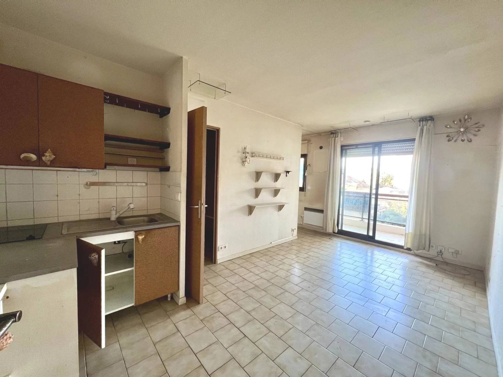 SAINT JAMES - HYPER CENTRE - PLAGE 150 M - 25.93 m²