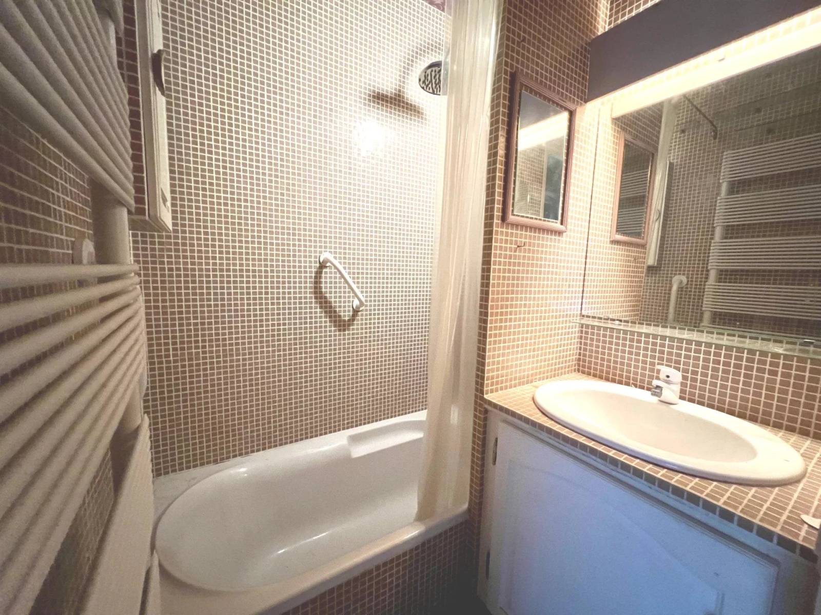 SAINT JAMES - HYPER CENTRE - PLAGE 150 M - 25.93 m²