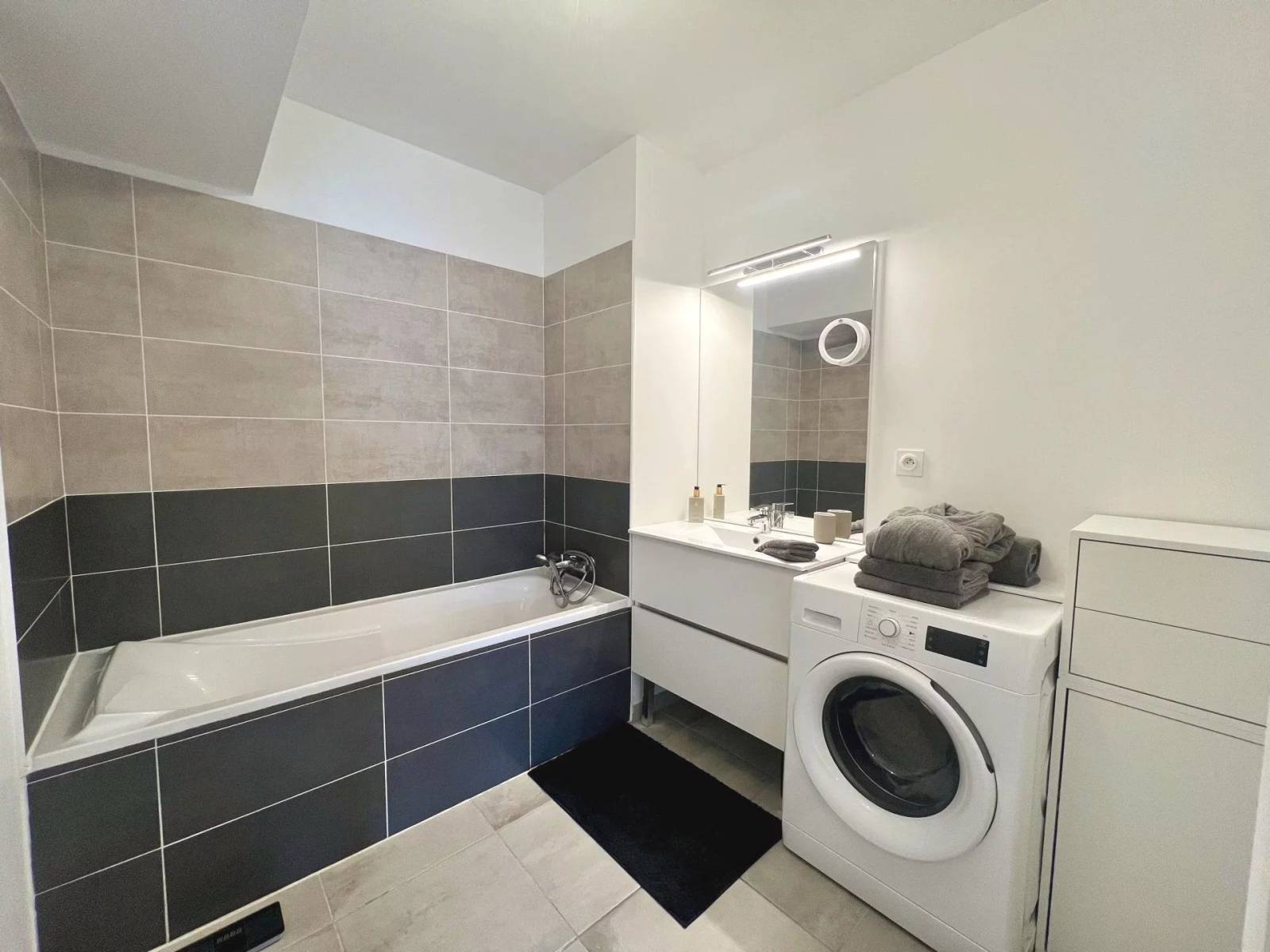 CARRE D'OR - T3 de 58m2 - PISCINE - PARKINGS