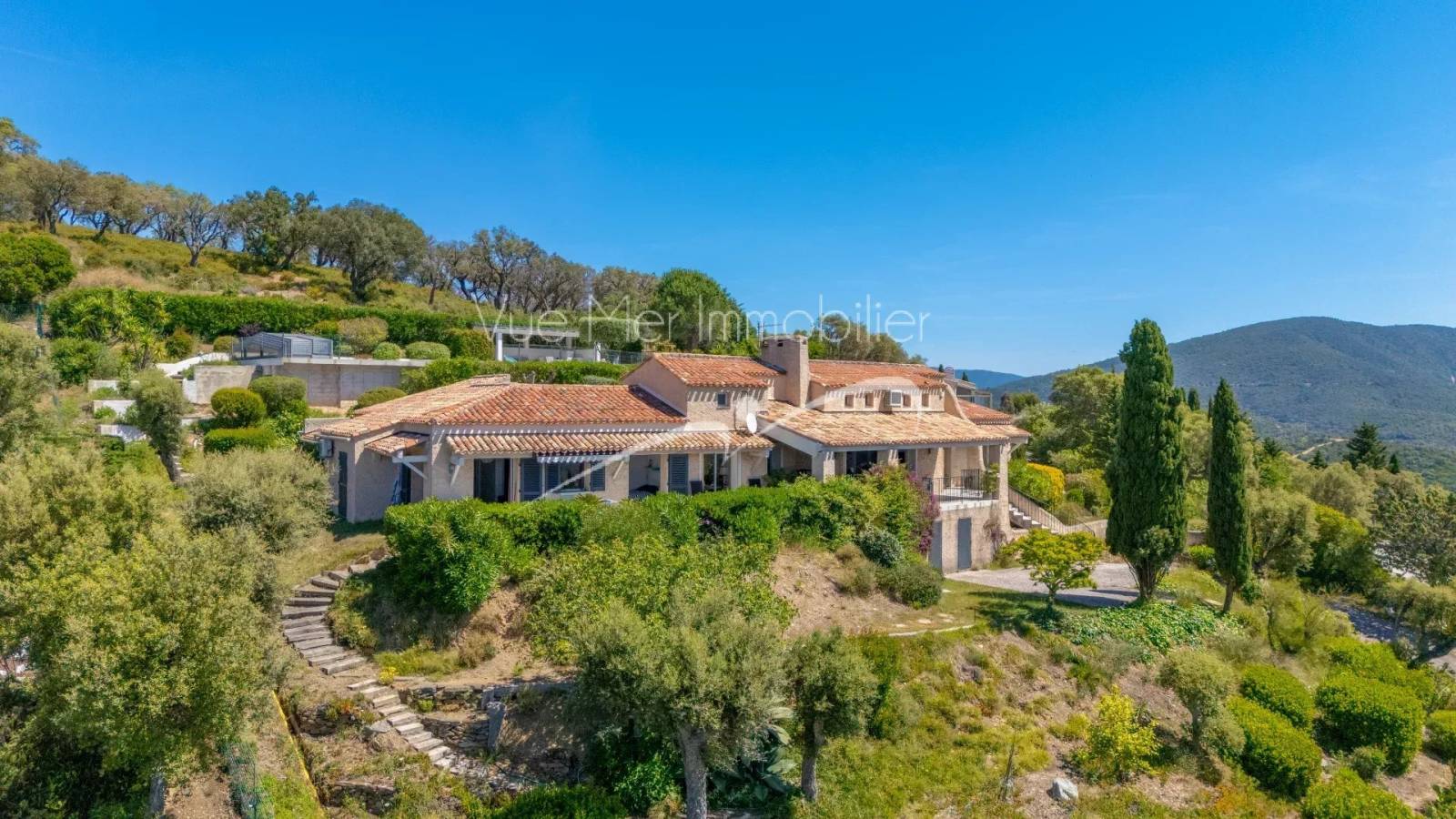 VILLA en position dominante - Bormes-Les-Mimosas